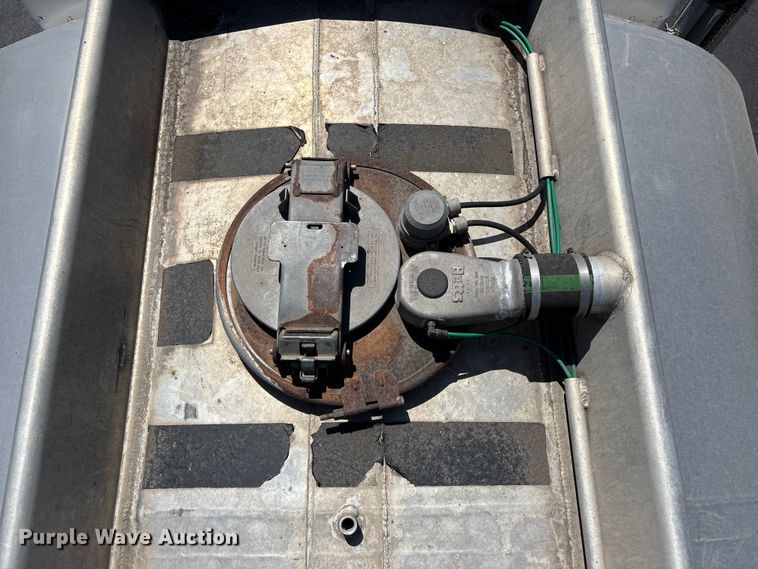 image for item ER7559 1995 Kenworth T450 fuel truck