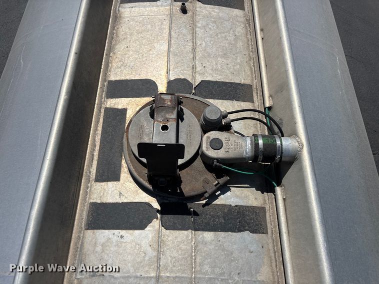 image for item ER7559 1995 Kenworth T450 fuel truck