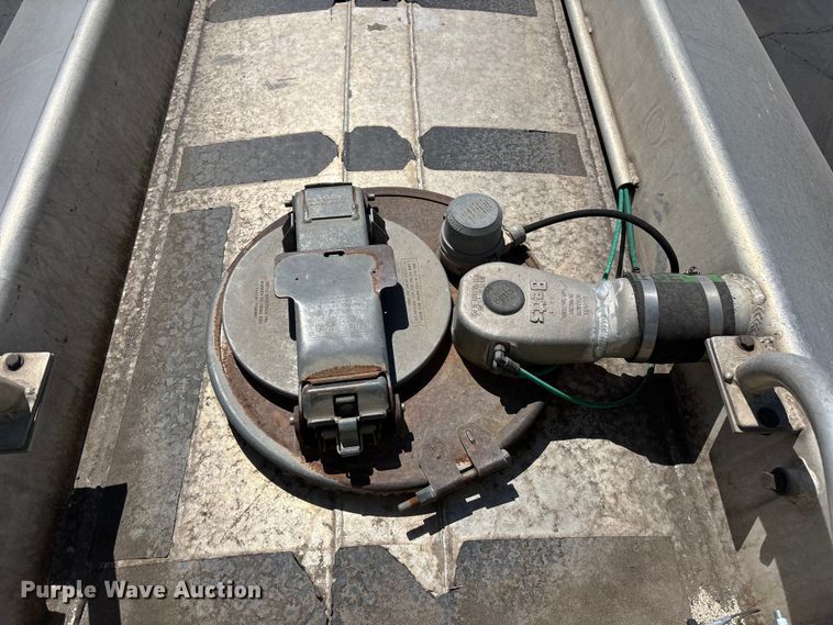 image for item ER7559 1995 Kenworth T450 fuel truck