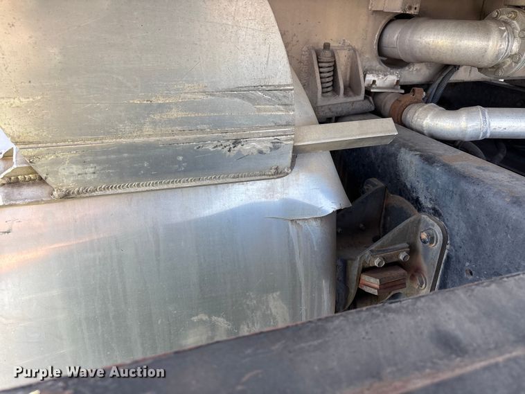 image for item ER7559 1995 Kenworth T450 fuel truck