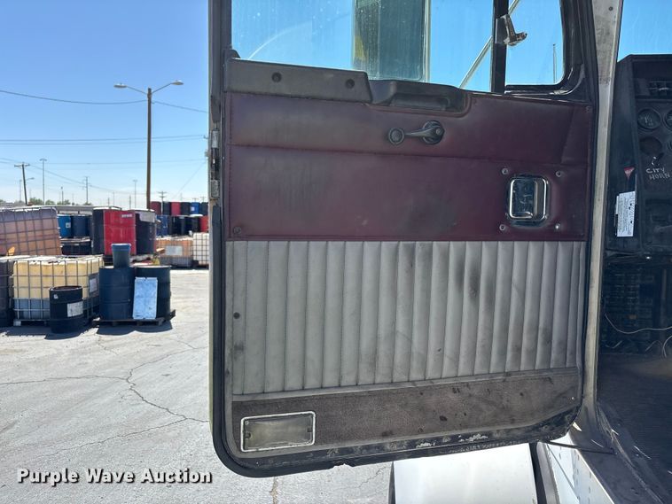 image for item ER7559 1995 Kenworth T450 fuel truck