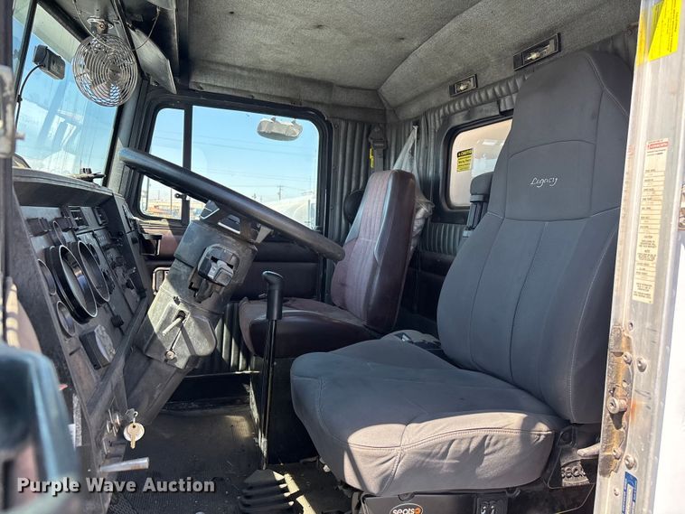 image for item ER7559 1995 Kenworth T450 fuel truck