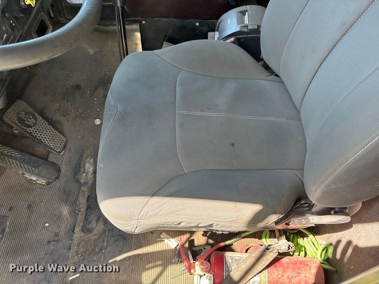 image for item ER7559 1995 Kenworth T450 fuel truck