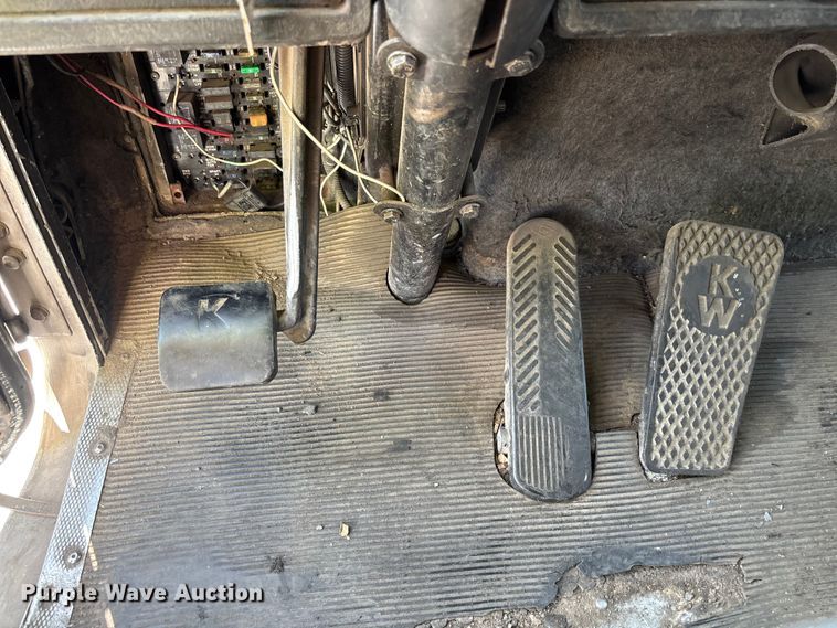image for item ER7559 1995 Kenworth T450 fuel truck