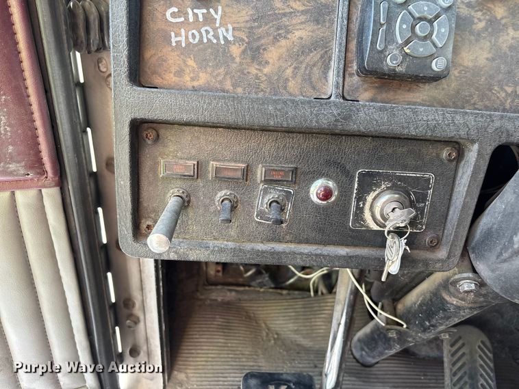 image for item ER7559 1995 Kenworth T450 fuel truck