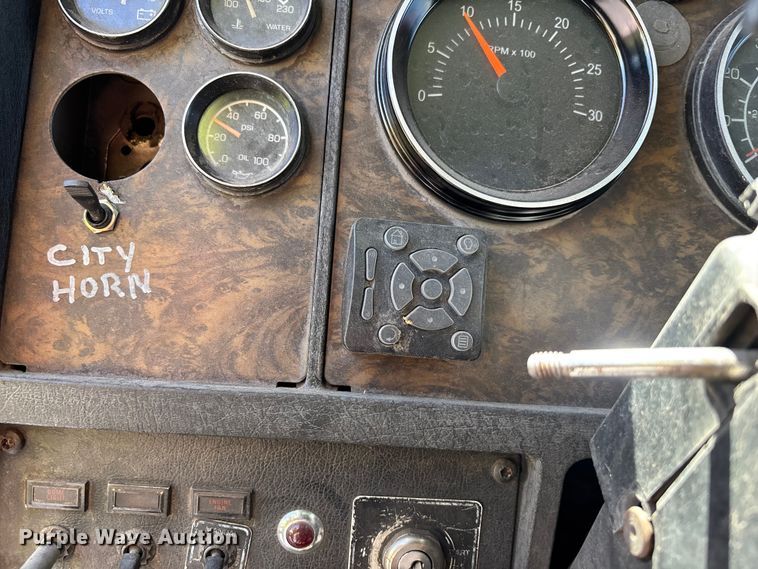 image for item ER7559 1995 Kenworth T450 fuel truck