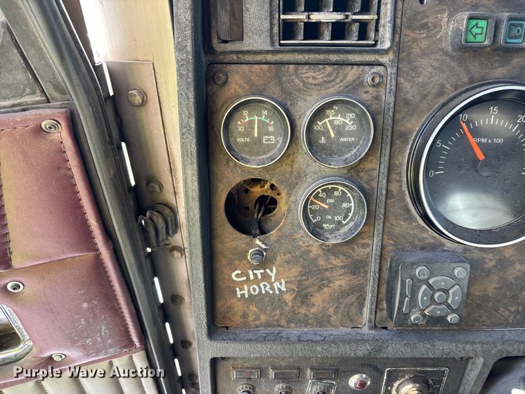 image for item ER7559 1995 Kenworth T450 fuel truck