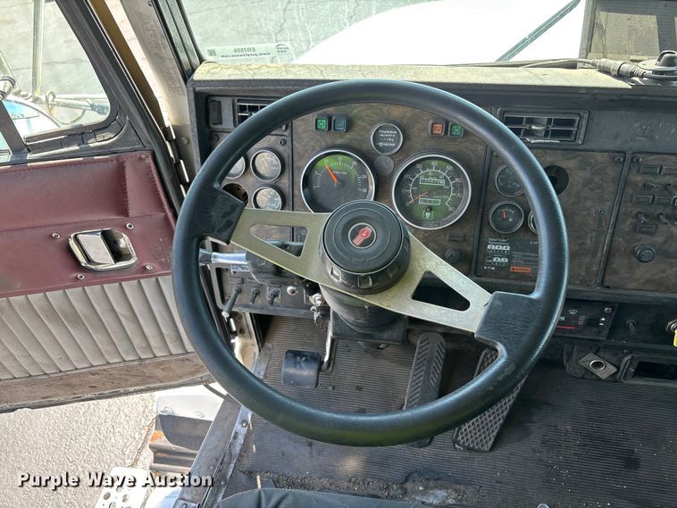 image for item ER7559 1995 Kenworth T450 fuel truck