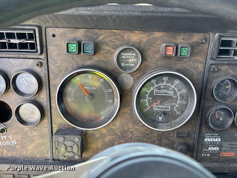 image for item ER7559 1995 Kenworth T450 fuel truck