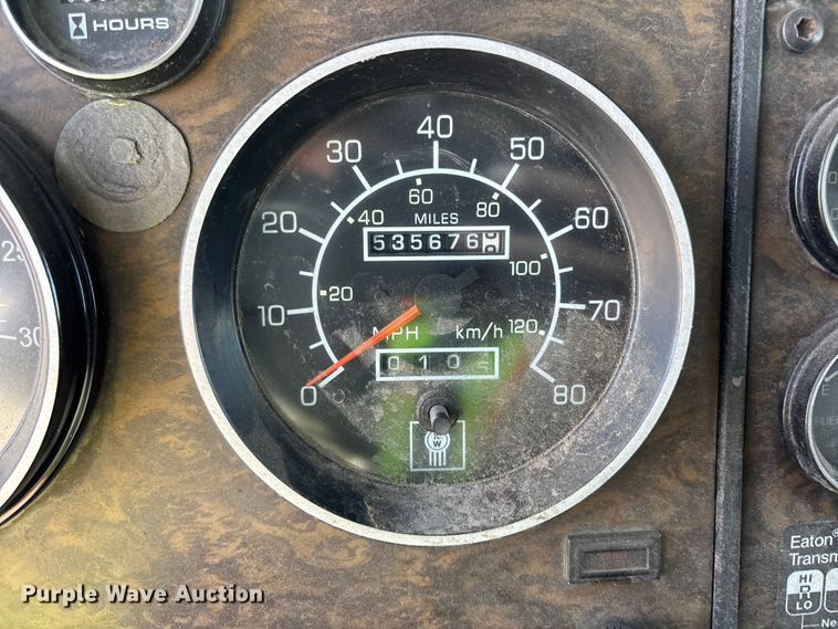 image for item ER7559 1995 Kenworth T450 fuel truck