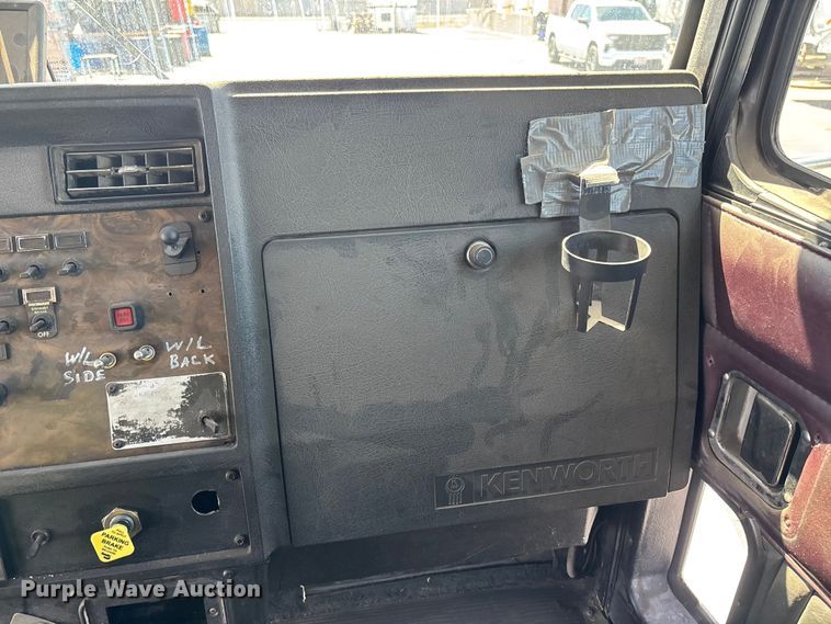 image for item ER7559 1995 Kenworth T450 fuel truck