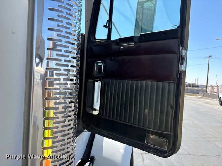 image for item ER7559 1995 Kenworth T450 fuel truck