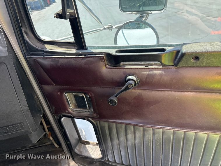 image for item ER7559 1995 Kenworth T450 fuel truck