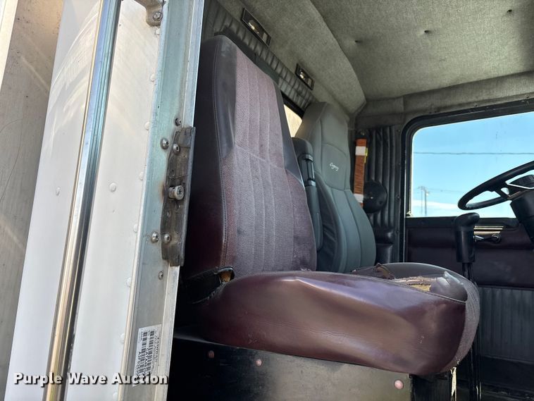 image for item ER7559 1995 Kenworth T450 fuel truck