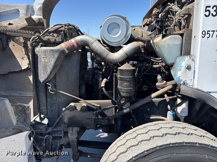 image for item ER7559 1995 Kenworth T450 fuel truck
