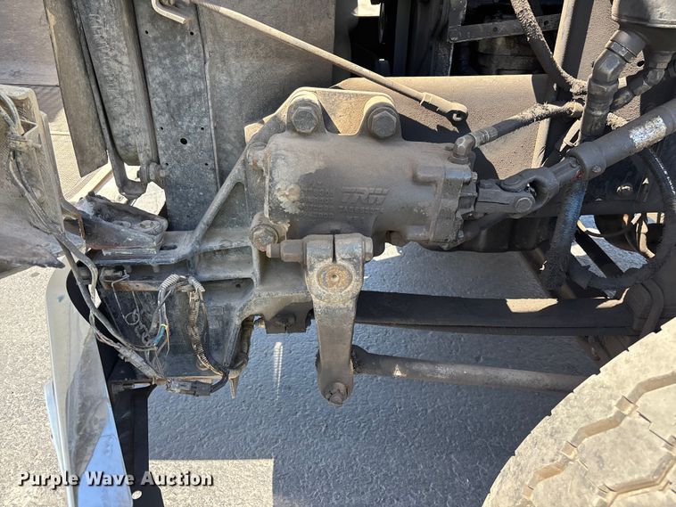 image for item ER7559 1995 Kenworth T450 fuel truck