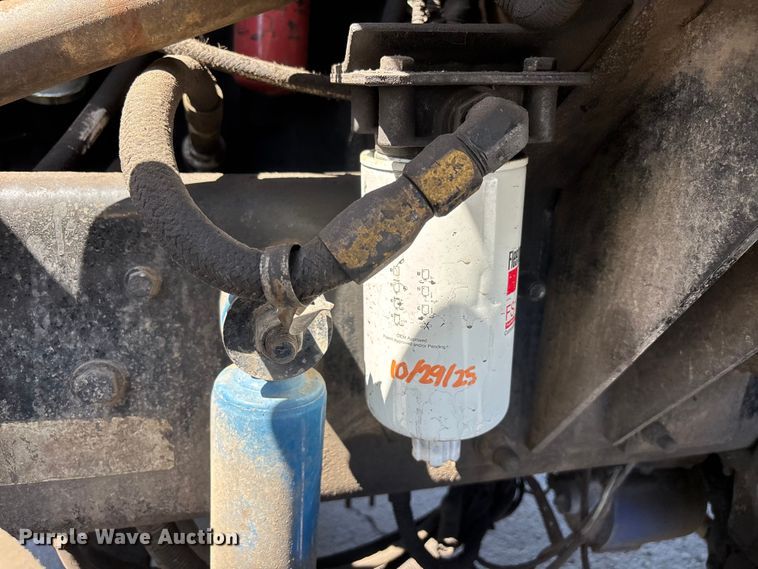 image for item ER7559 1995 Kenworth T450 fuel truck