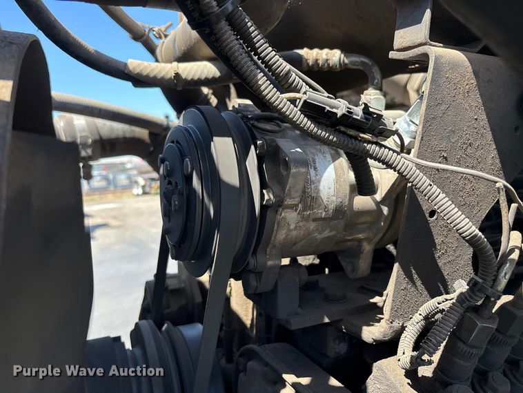 image for item ER7559 1995 Kenworth T450 fuel truck