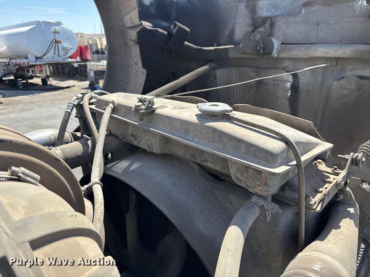 image for item ER7559 1995 Kenworth T450 fuel truck