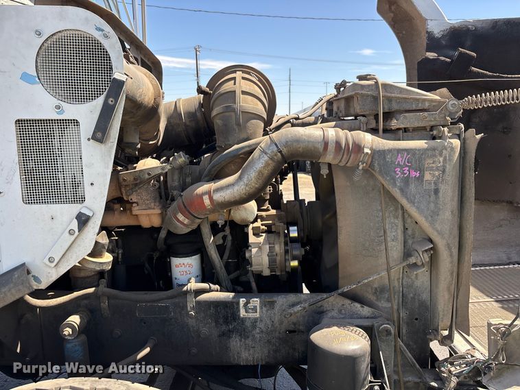 image for item ER7559 1995 Kenworth T450 fuel truck