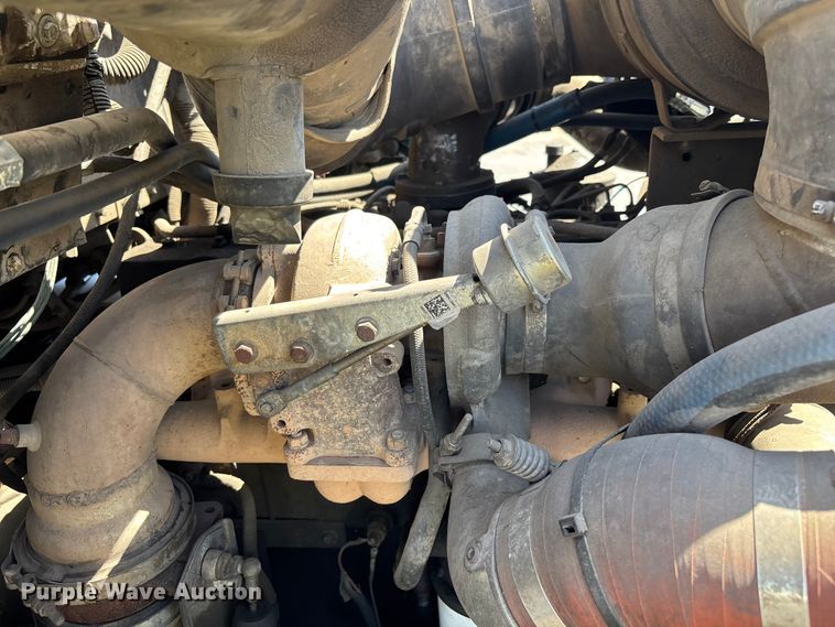 image for item ER7559 1995 Kenworth T450 fuel truck