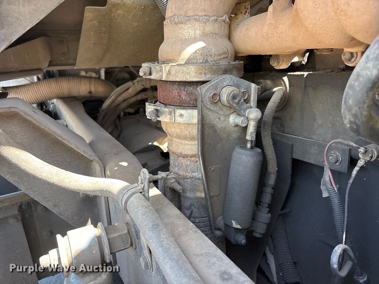 image for item ER7559 1995 Kenworth T450 fuel truck
