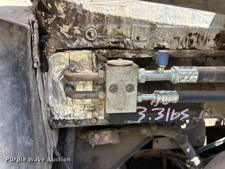 image for item ER7559 1995 Kenworth T450 fuel truck