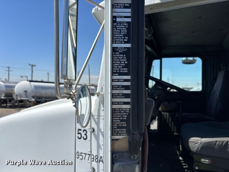 image for item ER7559 1995 Kenworth T450 fuel truck