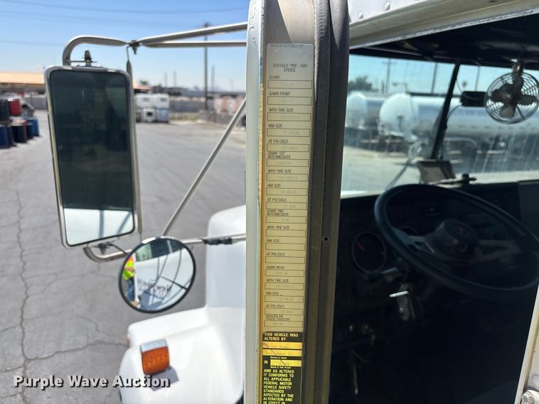 image for item ER7559 1995 Kenworth T450 fuel truck