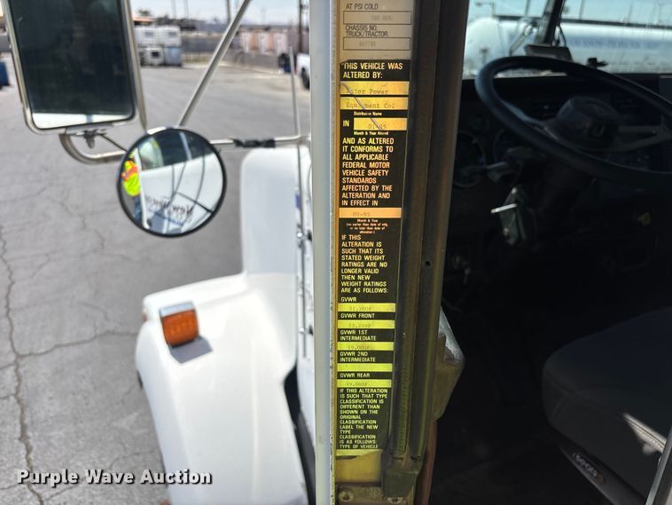 image for item ER7559 1995 Kenworth T450 fuel truck