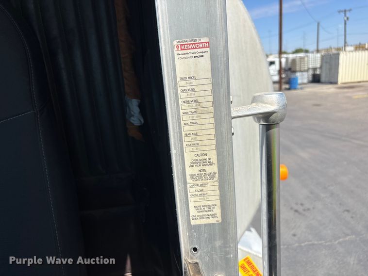 image for item ER7559 1995 Kenworth T450 fuel truck