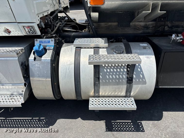 image for item ER7563 2017 International ProStar fuel truck
