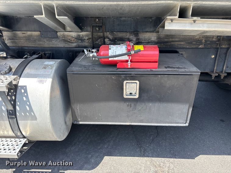 image for item ER7563 2017 International ProStar fuel truck