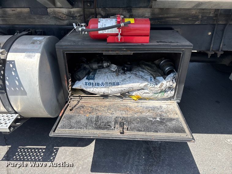 image for item ER7563 2017 International ProStar fuel truck