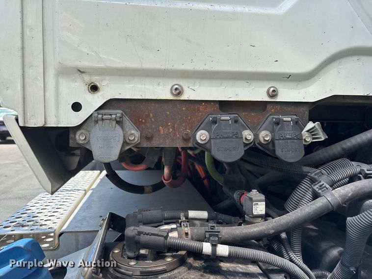 image for item ER7563 2017 International ProStar fuel truck