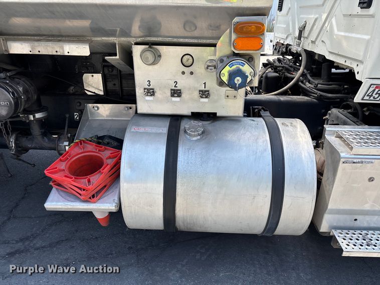 image for item ER7563 2017 International ProStar fuel truck