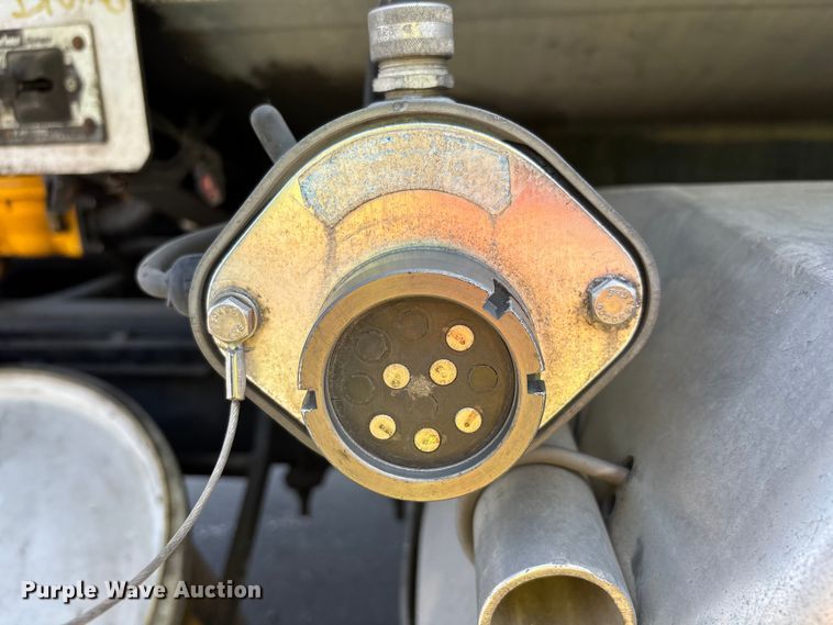 image for item ER7563 2017 International ProStar fuel truck