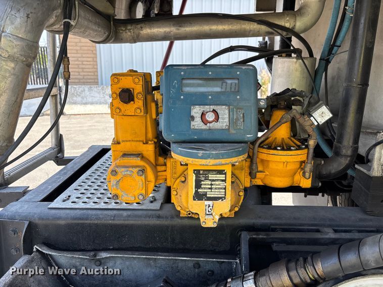 image for item ER7563 2017 International ProStar fuel truck