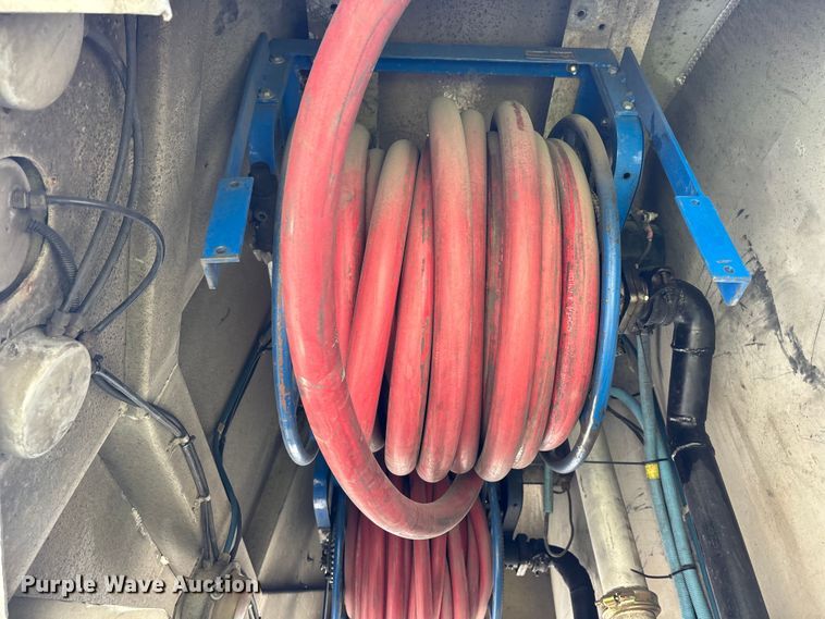 image for item ER7563 2017 International ProStar fuel truck