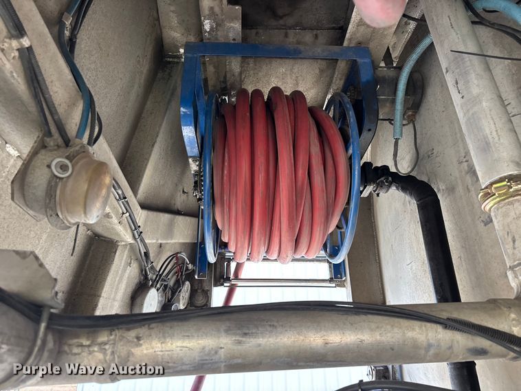 image for item ER7563 2017 International ProStar fuel truck