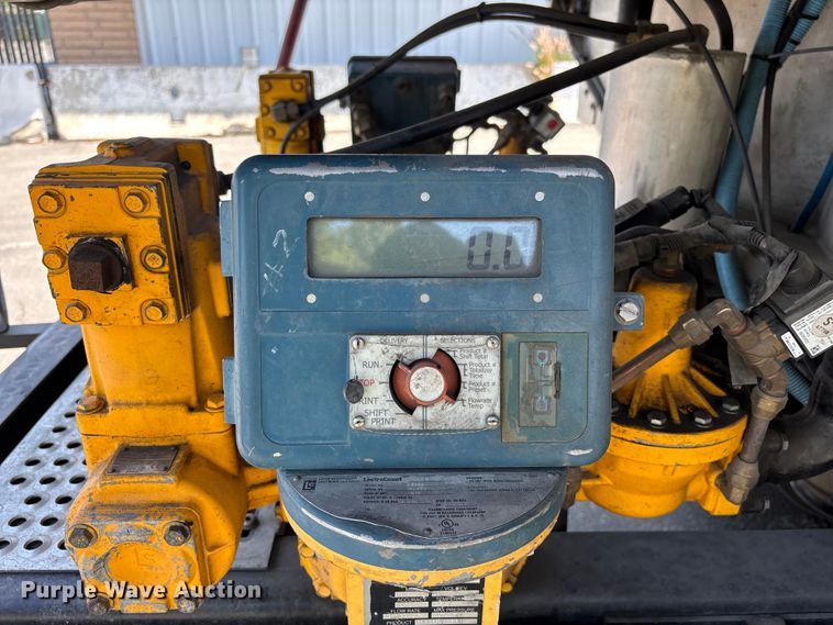image for item ER7563 2017 International ProStar fuel truck