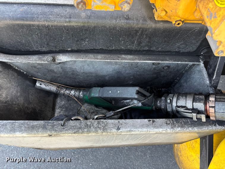 image for item ER7563 2017 International ProStar fuel truck