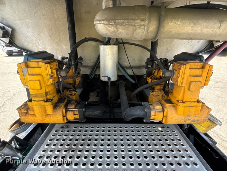 image for item ER7563 2017 International ProStar fuel truck