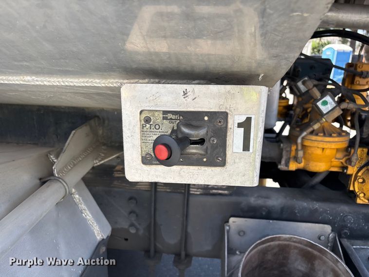 image for item ER7563 2017 International ProStar fuel truck