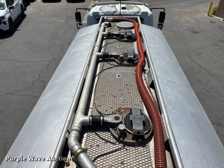 image for item ER7563 2017 International ProStar fuel truck