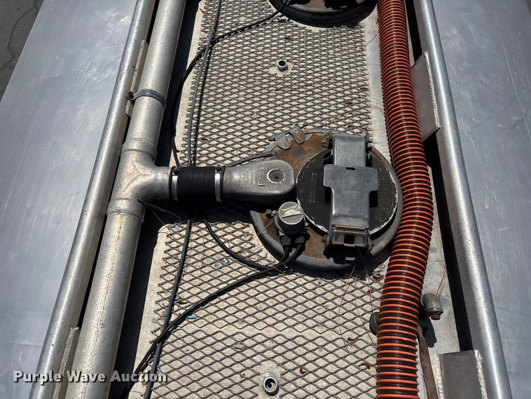 image for item ER7563 2017 International ProStar fuel truck