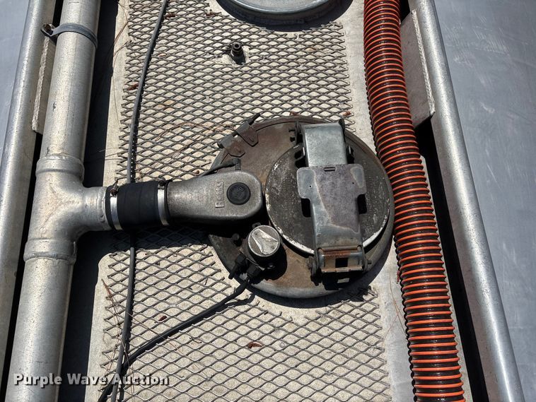 image for item ER7563 2017 International ProStar fuel truck