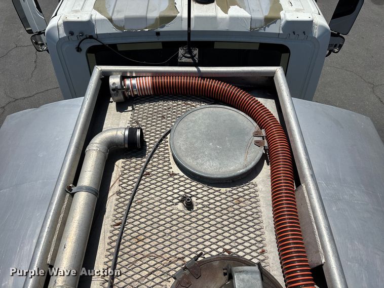 image for item ER7563 2017 International ProStar fuel truck