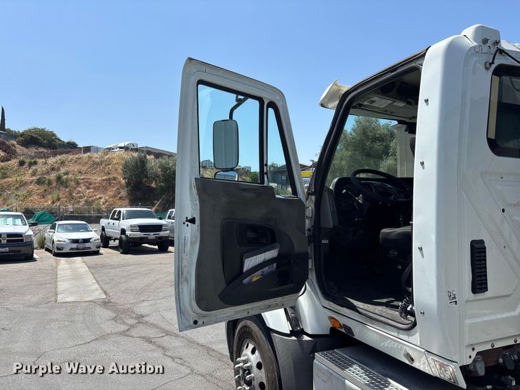 image for item ER7563 2017 International ProStar fuel truck