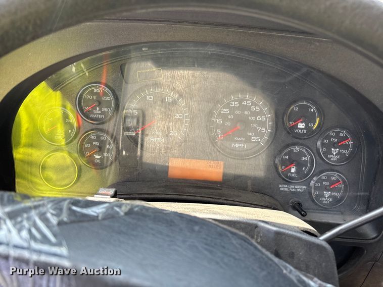image for item ER7563 2017 International ProStar fuel truck